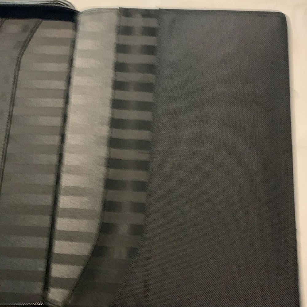 Leeds Zippered Portfolio